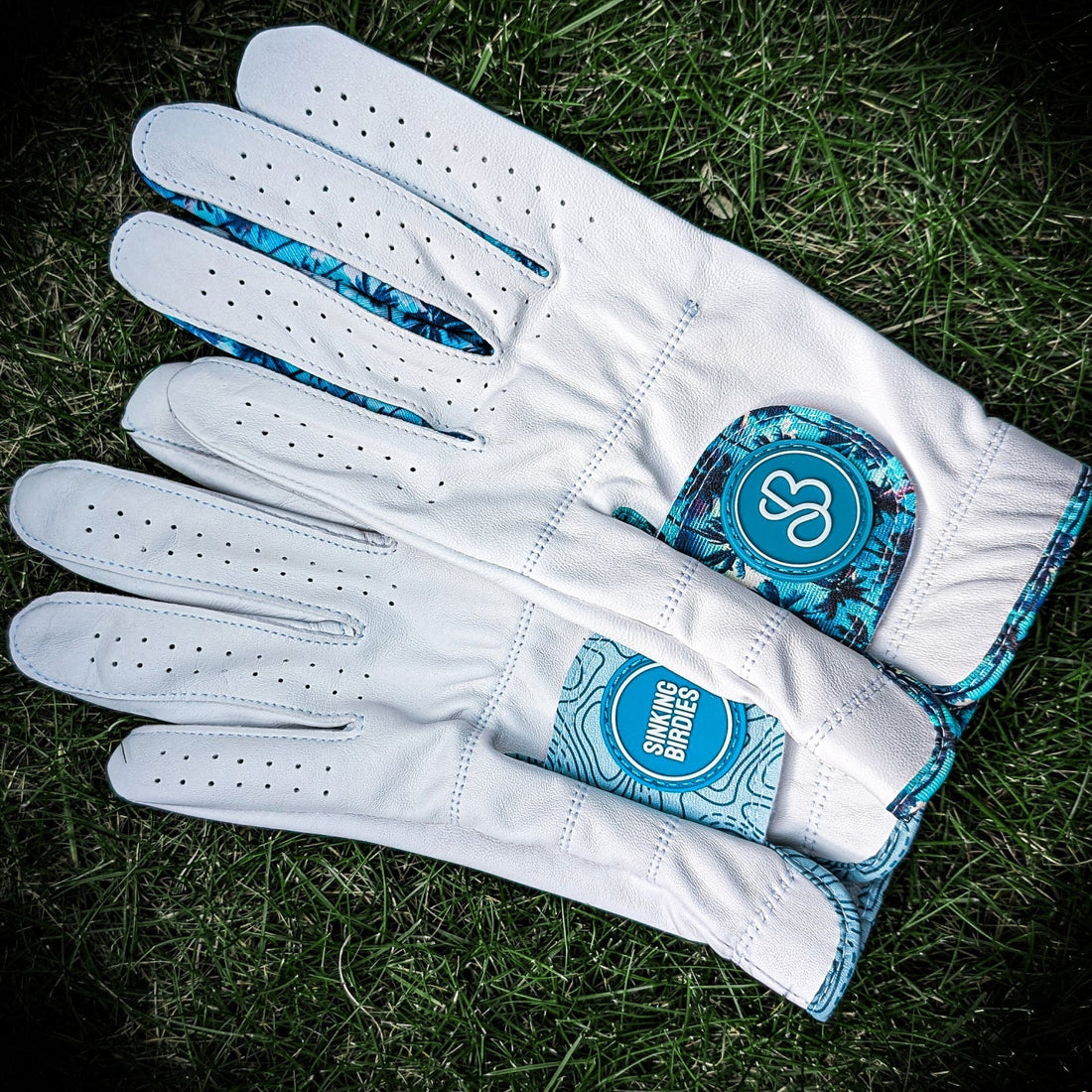 Best Premium Golf Gloves in the UK (2026 Buyer’s Guide)