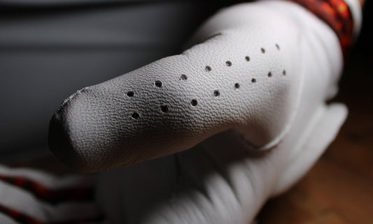 Why do Golfers only wear one Golf Glove?